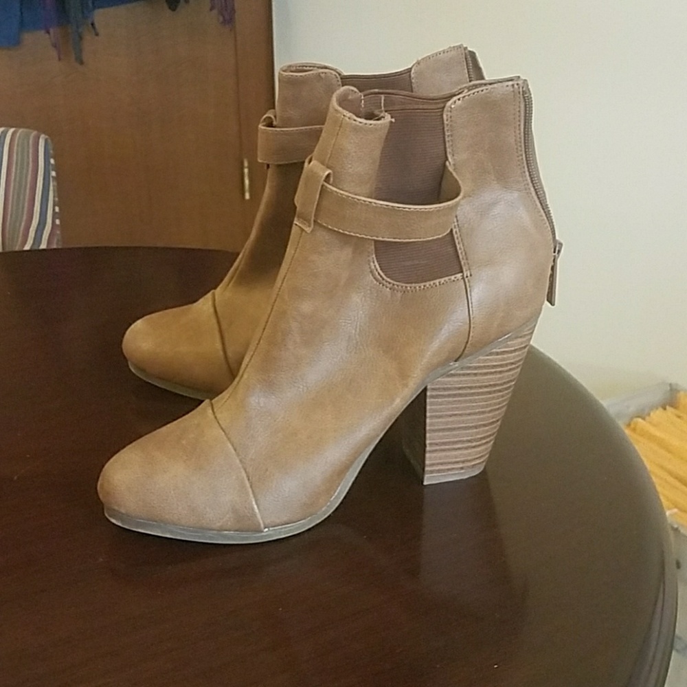 Breckelles bootie